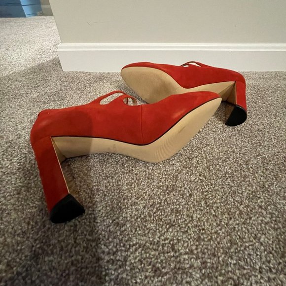 Nine West Suede Pumps with Gold Accent NWOT - size 9 - Picture 5 of 5